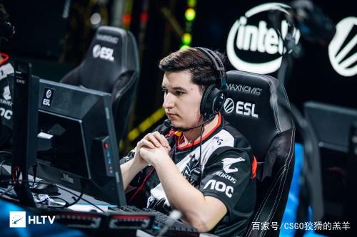 足球对球员 足球对球员