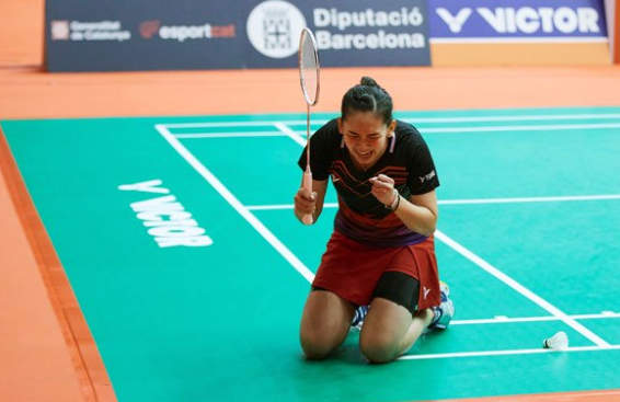 她的表现并 她的表现并